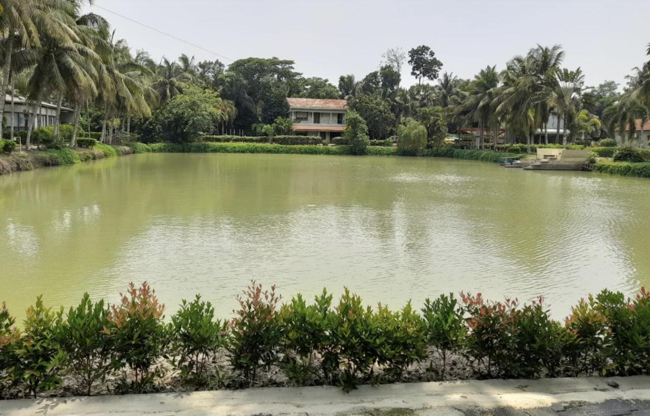 Breathing Earth - Rooms And Pool Calcutta Buitenkant foto