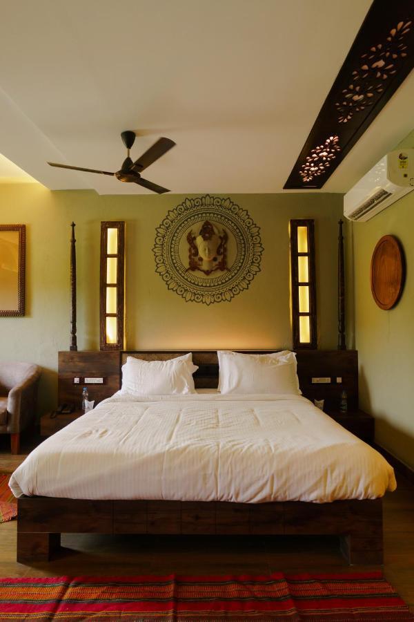 Breathing Earth - Rooms And Pool Calcutta Buitenkant foto