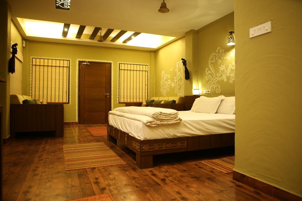 Breathing Earth - Rooms And Pool Calcutta Buitenkant foto