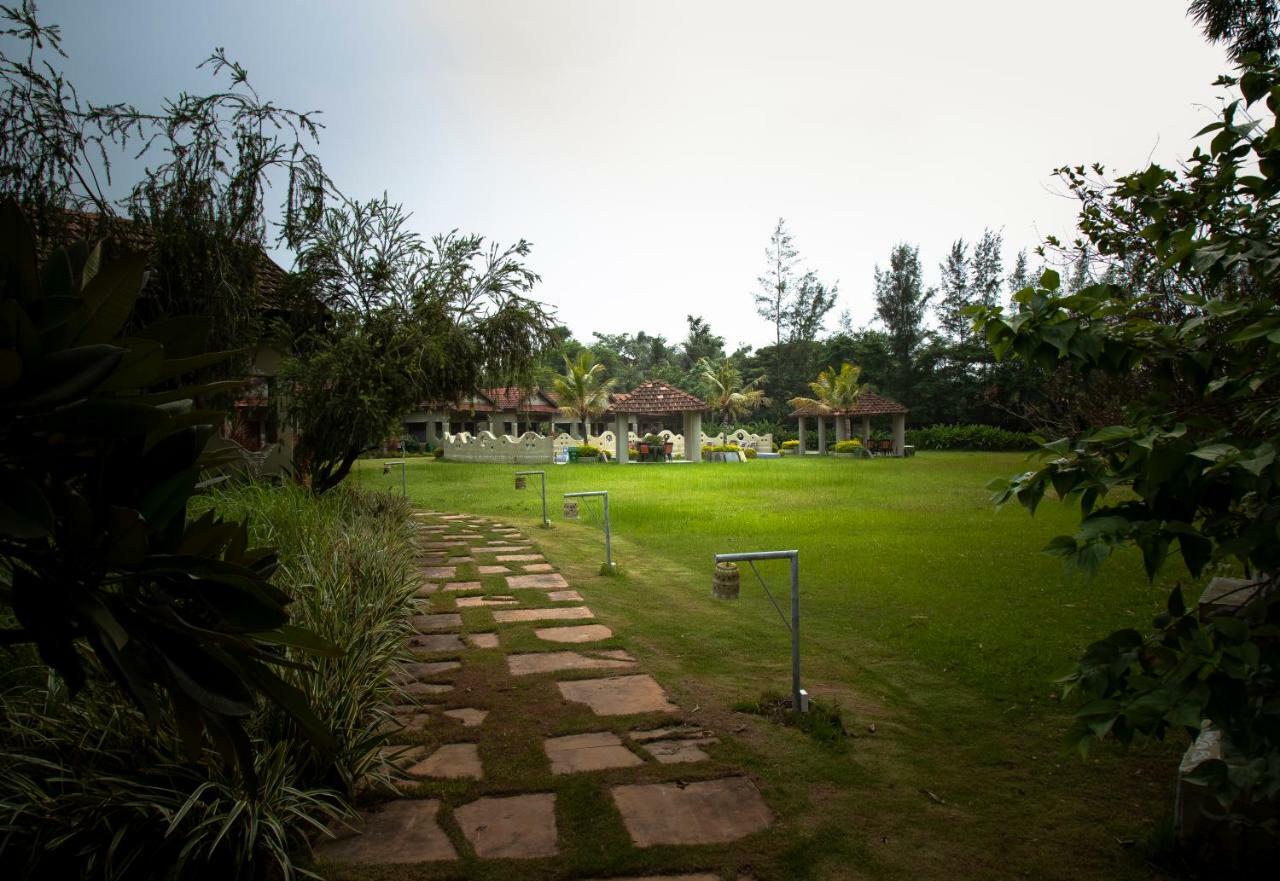 Breathing Earth - Rooms And Pool Calcutta Buitenkant foto