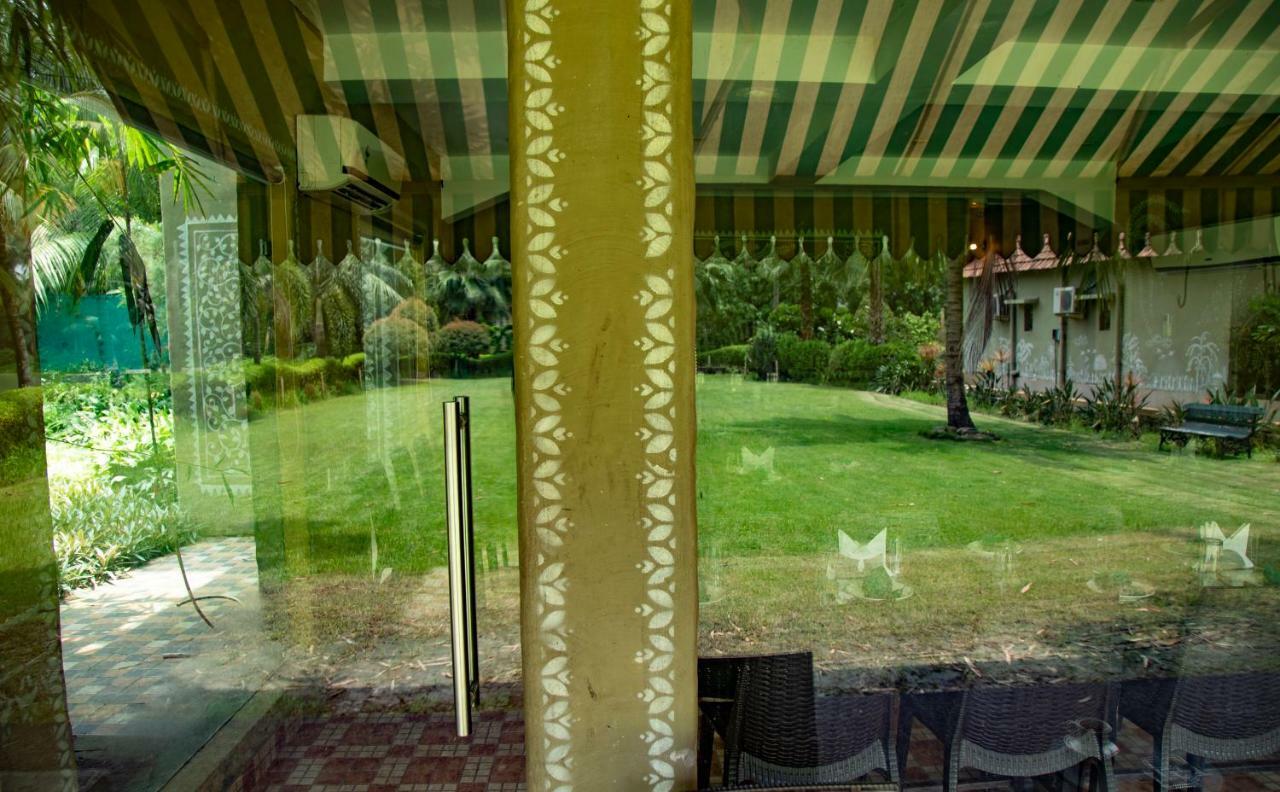 Breathing Earth - Rooms And Pool Calcutta Buitenkant foto