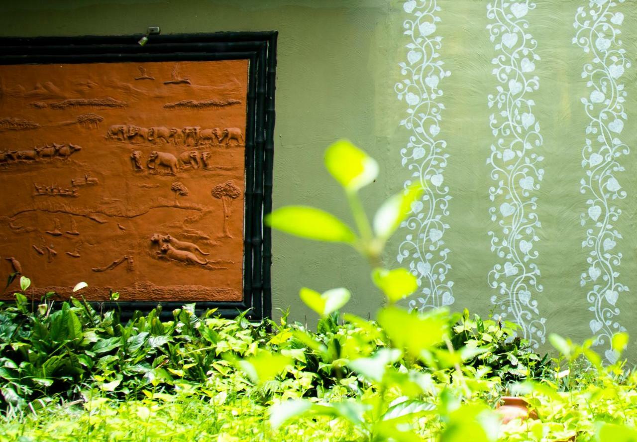 Breathing Earth - Rooms And Pool Calcutta Buitenkant foto